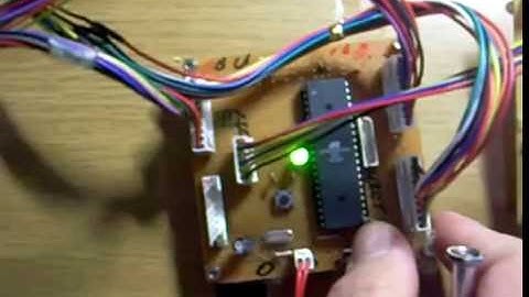 ATmega8535 개발 시리즈,실험37 가변저항의 가동핀에 걸리는 아날로그 전압을 ADC하여 FND에 표시하는 실험