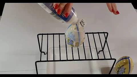 The Craft Minute with DecoArt®: Varnishing round objects