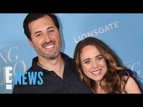 Jinger Duggar Reveals She Got Upgraded Wedding Ring for Christmas | E! News

Jinger Duggar got an extra special Christmas surprise from husband Jeremy Vuolo as the couple celebrated the holidays with the Duggar family for the first time in nine years. The &lsquo;19 Kids and Counting&rsquo; star shared a photo to her Instagram Story on Dec.

#Jinger #Duggar #Reveals #She #Got
