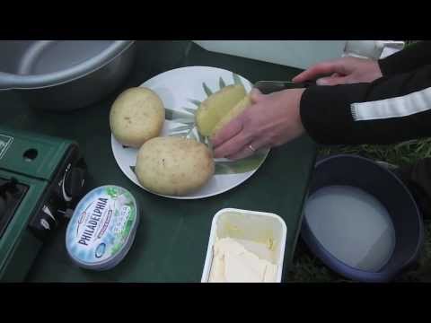 How to cook baked potatoes on a campfire