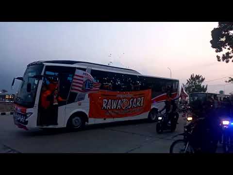 puluhan bus jakmania keluar tol sentul menuju pakansari ( rans vs persija )