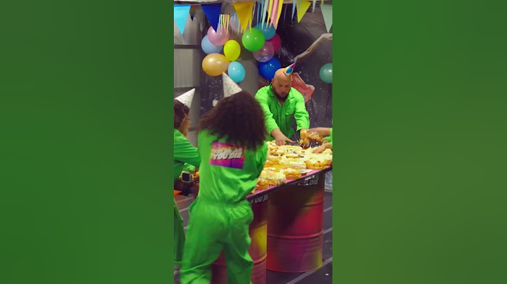 Met welke @ zou jij ooit een taartgevecht willen doen? 🎂🤪 #shorts