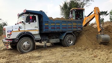 Soil Loading Video / Backhoe Vs Tripper Loading Mud