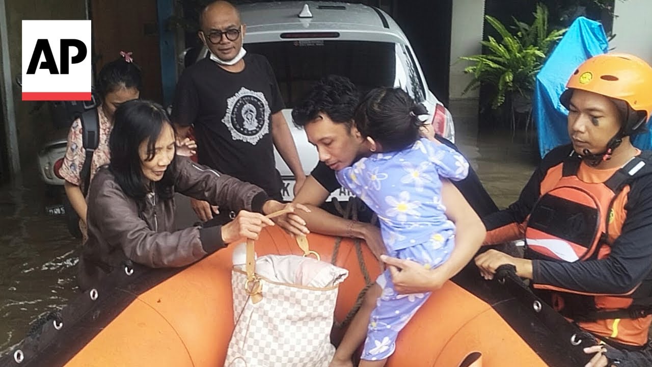 Flash floods in Indonesia leave at least 15 dead and 10 missing - YouTube