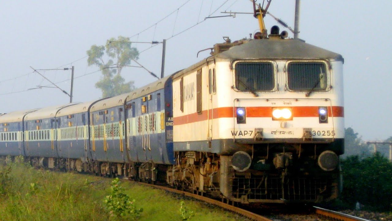 01057 C.S.M.T.-Amritsar Special Express train leaving Phagwara Junction