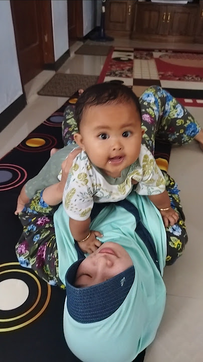 It's funny how Ghina plays with her grandmother.