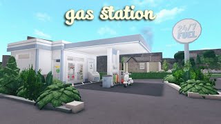 building a bloxburg GAS STATION in my lakeside town