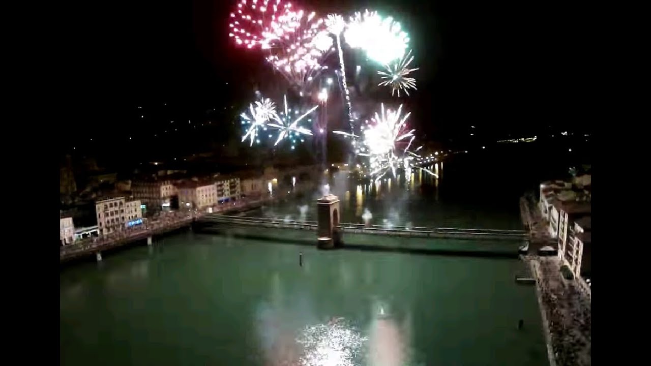 Feu d'Artifice de Vienne / Ste Colombe du 14 juillet 2015 YouTube Feu d'Artifice de Vienne / Ste Colombe du 14 juillet 2015 YouTube