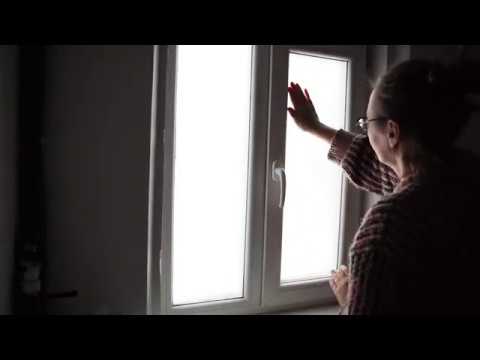 Видео: Как затемнить окно в ванной?