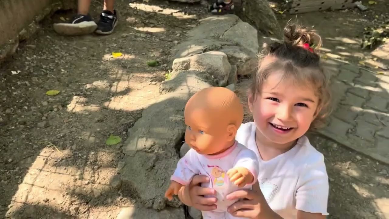 Topra ve Su Eva Yerde Lav Var Oynuyor  😱😱😂