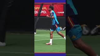 يامال يبدع في تدريبات المنتخب الإسباني X/ sefutbol #Viral_O