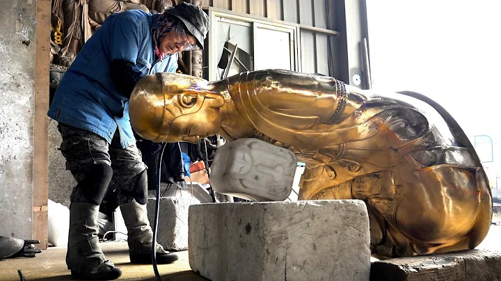 The process of making a giant golden Buddha statue. Korean Sculpture Master - DayDayNews
