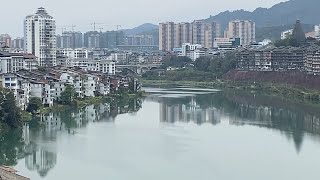 游览广西北部的清秀小县城——三江侗族自治县，看见美丽的浔江与世界上最大的风雨桥，领略侗族文化的魅力