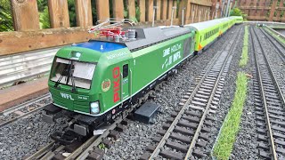 grün ja grün sind alle meine Wagen....Piko 37471 BR248 - Vectron zieht Flixtrain.
