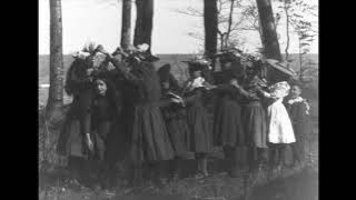 LONDON BRIDGE IS FALLING DOWN (CREEPY)