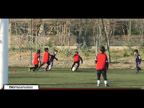 გორის ზურაბ გაბუნიას სახელობის სტადიონზე 7 წლამდე ფეხბურთელთა შორის ამხანაგური შეხვედრა გაიმართა