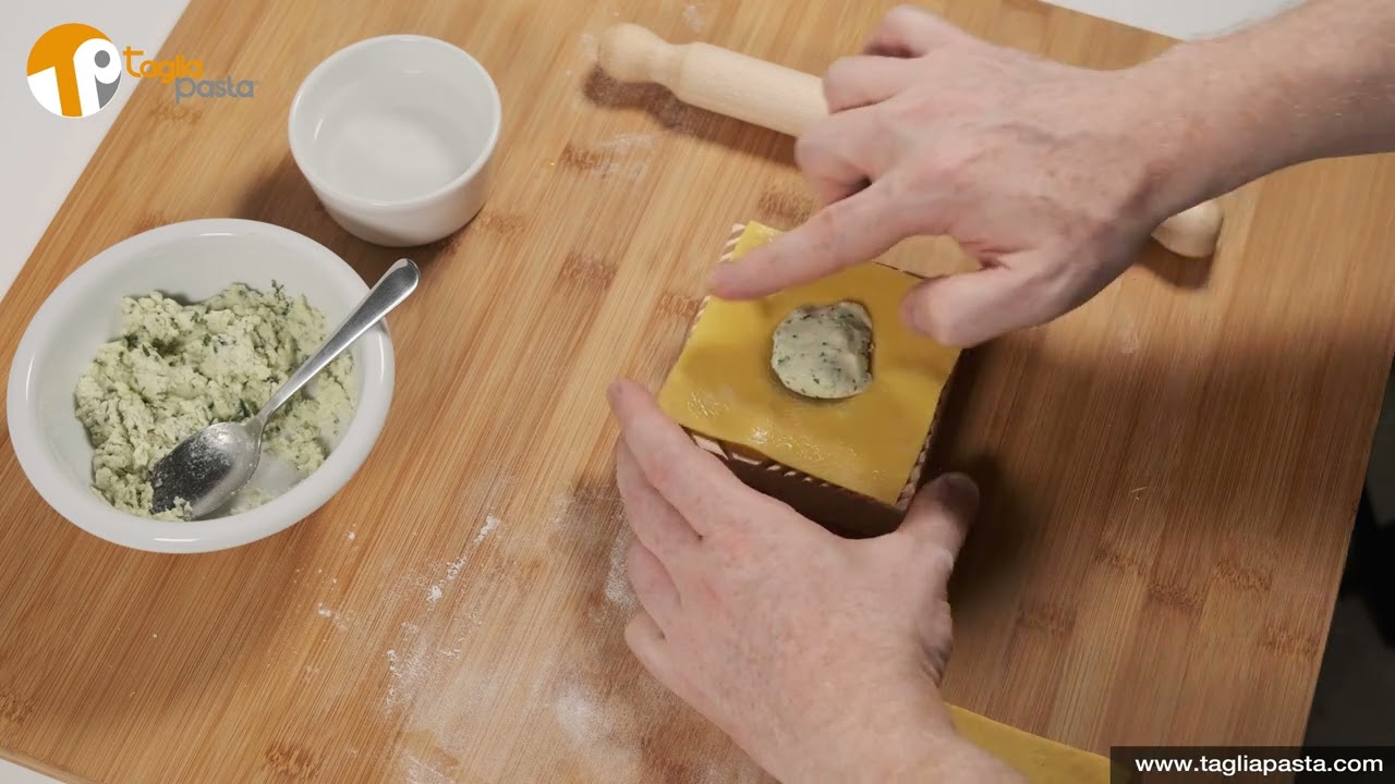 Made in Italy - Stampo per 6 Ravioli in legno naturale di faggio con  disegni a FIORI - utensile da cucina per pasta fresca