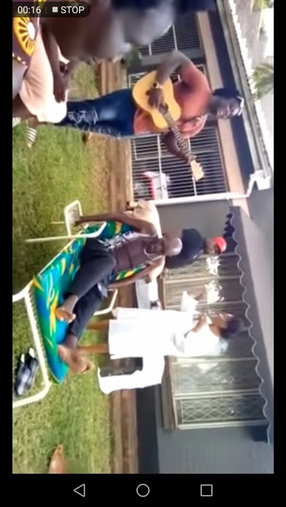 Oliver Mtukudzi's last days at home with his family. Rest in power💔😭