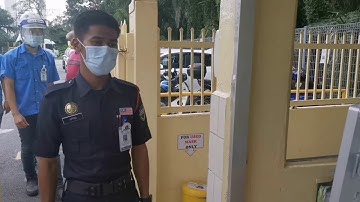 Fully automated thermal scanner records workers body temperature and details.