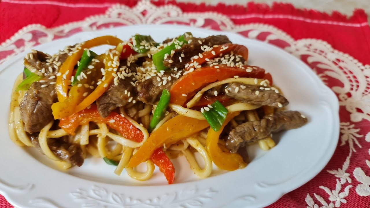 ووك مع لحم البقر والخضروات أكلة صينية لذيذة .. wok with meat and vegetables