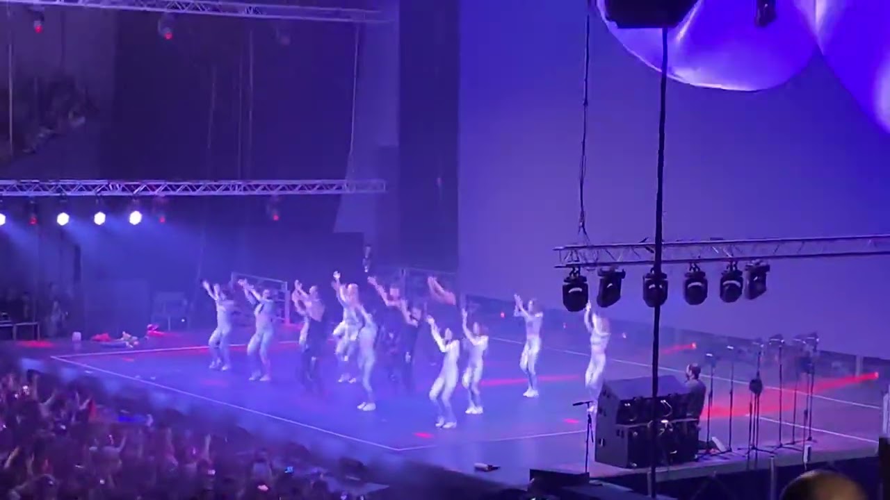 All day One Love Now United WYF Tour Porto Portugal