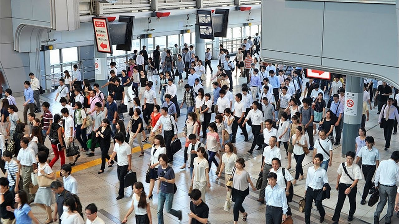 华尔街焦点 |中美贸易战冲击严重，千万中国高校毕业生就业难（20190213） - YouTube