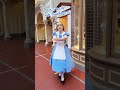 ディズニーランドでアリスがコップを投げ捨ててまでファンサービスしてくれました😍【キャラクターグリーティング】#shorts