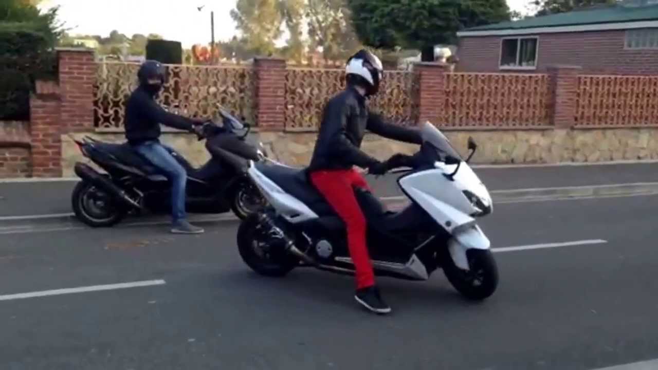 Tmax 530blackMax akra Vs Tmax 530 White termignoni