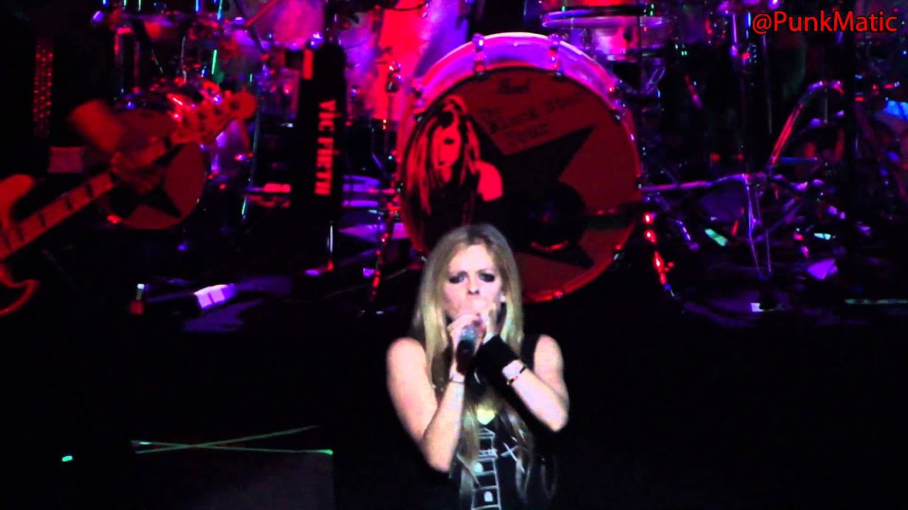 Avril Lavigne - Sk8er Boi - Live São Paulo Brasil 28-07-2011 HD by @PunkMatic