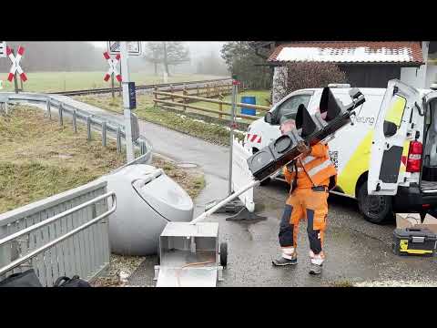 ATTRACTIVE: The future of level crossings without barriers!
