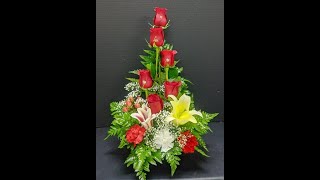 Un arreglo floral facil de hacer, elegante y unico a la vez. clasesdefloristeria.com