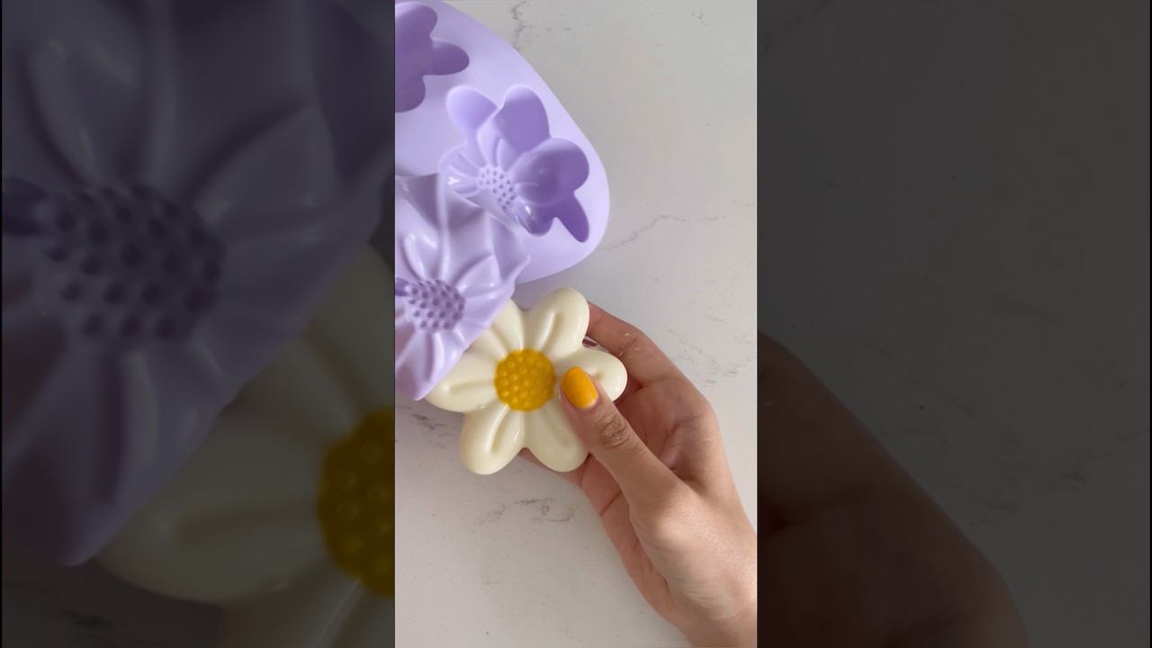 Flower cakes 🌼 #baking #bakingideas #cake #shortsfeed