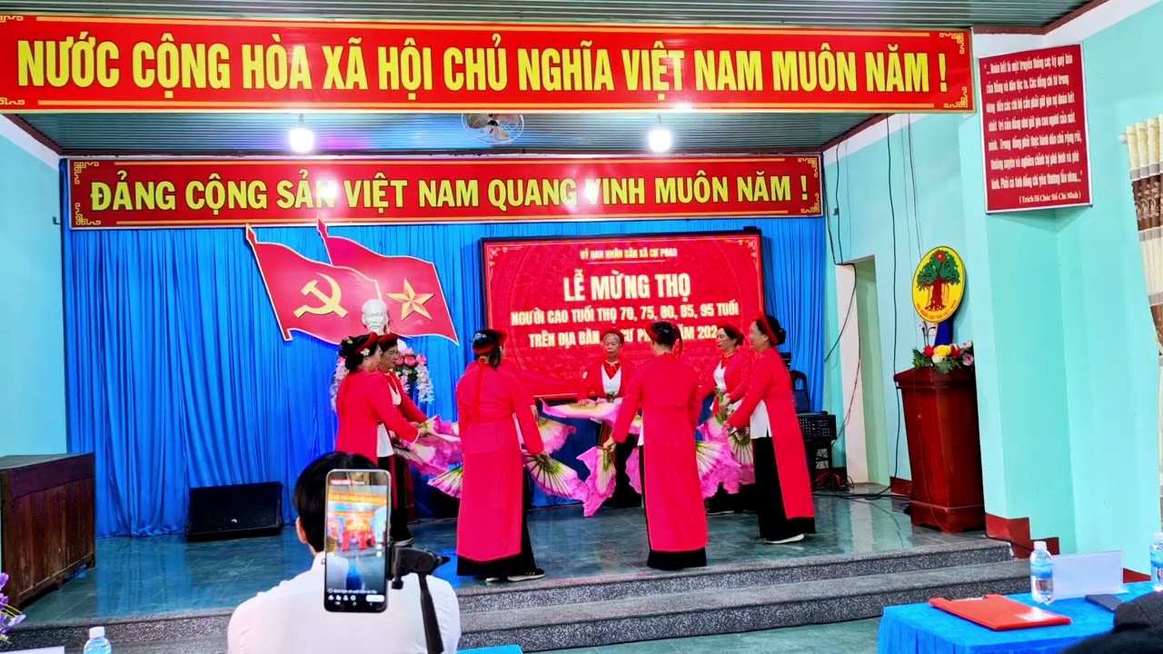 Tuổi già ơn Đảng .Do 8 diễn viên đội văn nghệ clblth NCT thôn 2 Cưprao Đăk lăk tb.