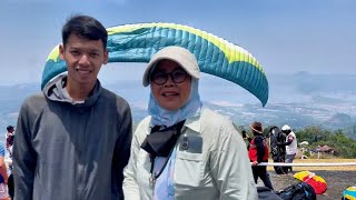 Putra Pak Sekda Jabar‼️Terbang Hiasi Langit Biru di Sumedang Ikut Kejuaraan Paralayang