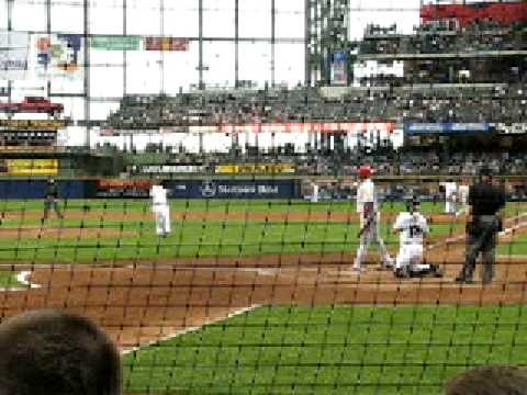 DAVID RISKE strikes out RYAN HOWARD 4/24/08 at MIL...