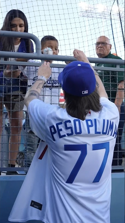 PESOPLUMA SAYS: IT'S TIME FOR #DODGERS BASEBALL ⚾️🧢 #beckyg #shakira  #baseball #badbunny 