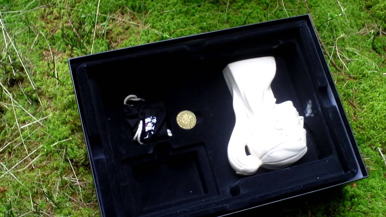 The Witcher 2 Assassins of Kings Collector's Edition Unboxing (PC ...