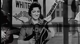 Mother Maybelle Carter - "Wildwood Flower" (Flatt and Scruggs Show) Mother Maybelle Carter - "Wildwood Flower" (Flatt and Scruggs Show)
