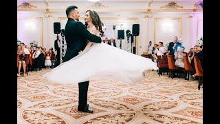 Dansul Mirilor Andreea si Catalin (Les valses de Vienne ) Dansul Mirilor Andreea si Catalin (Les valses de Vienne )