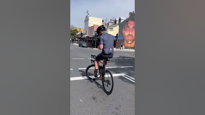 Track Stand - no hands #cycling