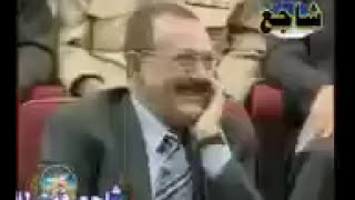 علي عبدالله صالح .. شاهد هذه الضحكة وين ضحكها .. مع الطفل الموهوبة والبلاغة الشعرية علي العفيف