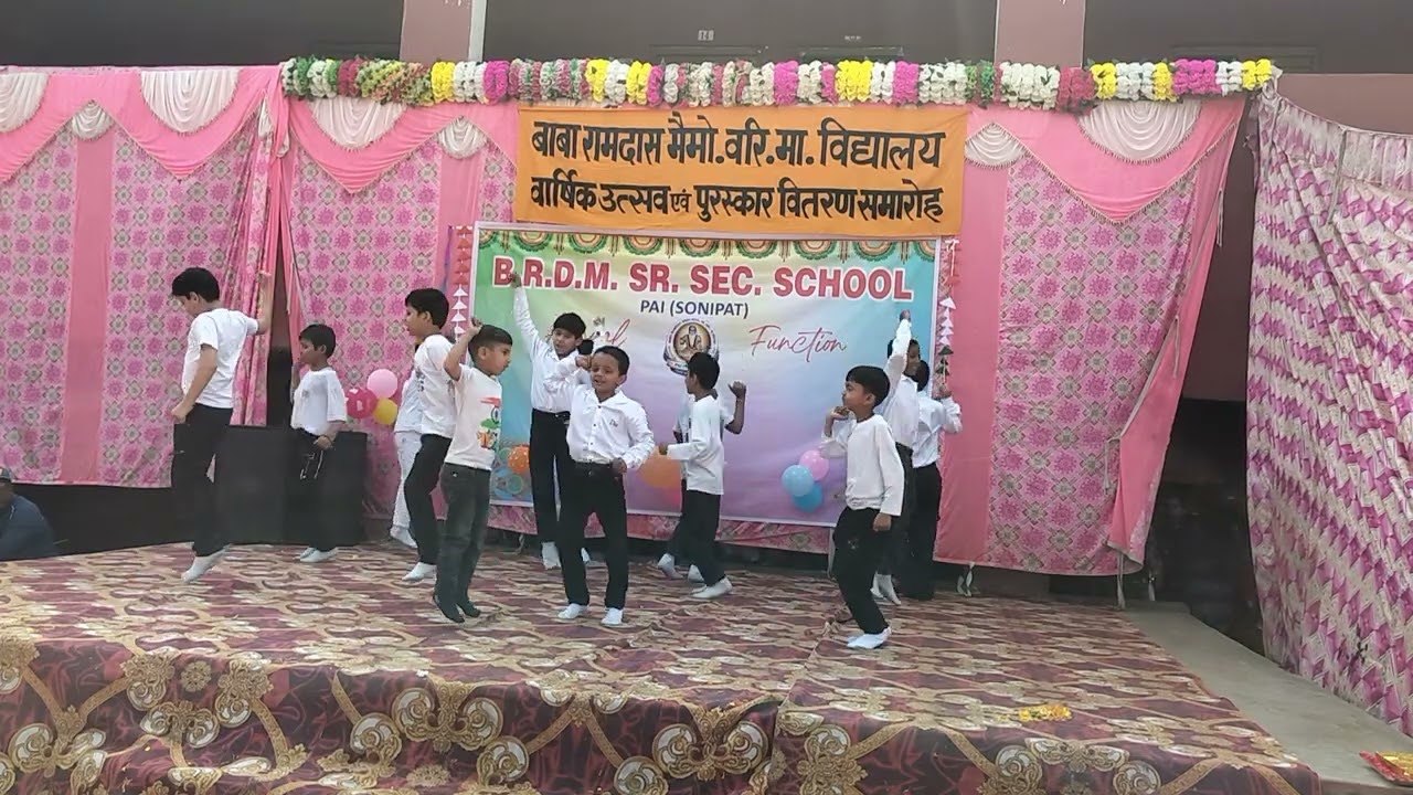 Great Dance Performance on Tare Jameen Par Song