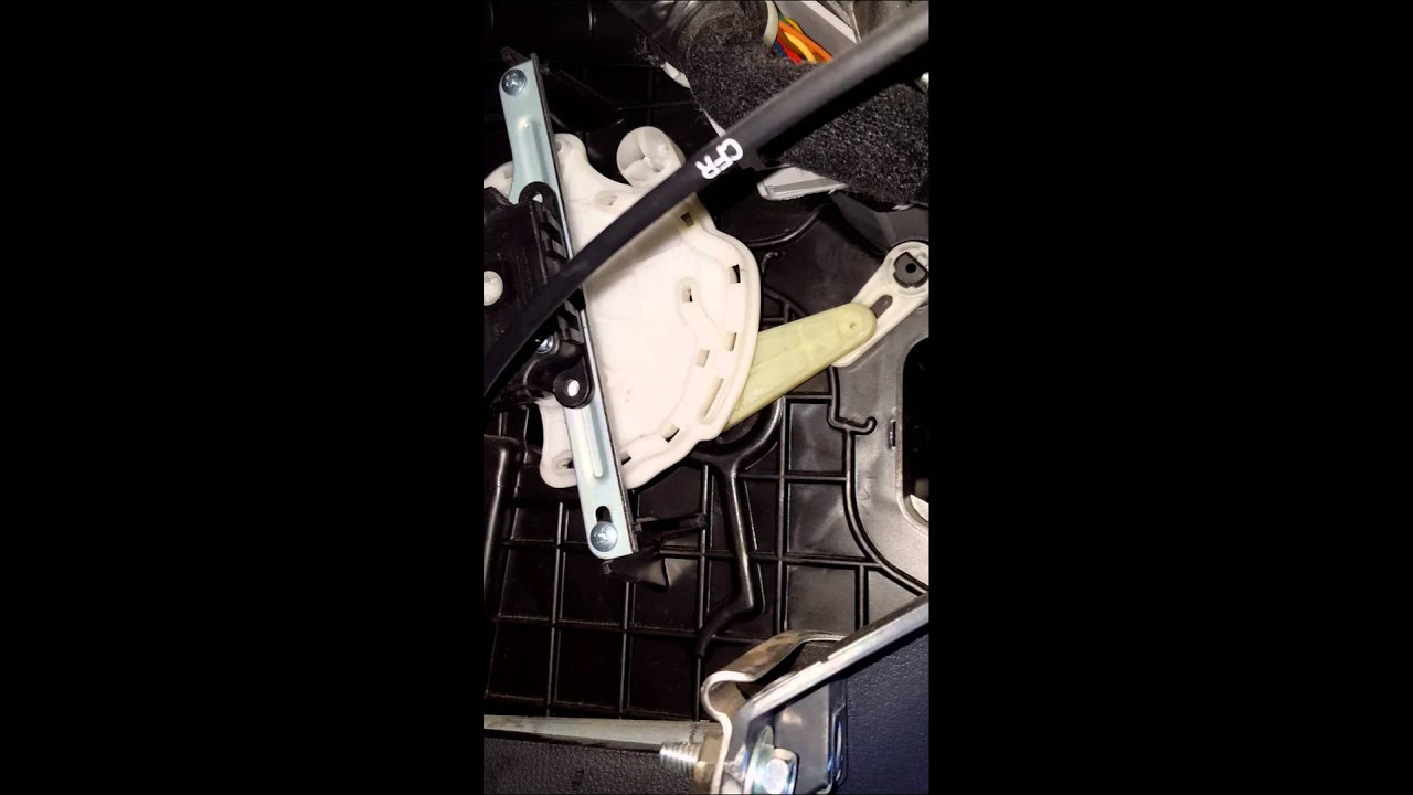 2007 Kia Sportage Clicking noise under driver dash when A/C is on max