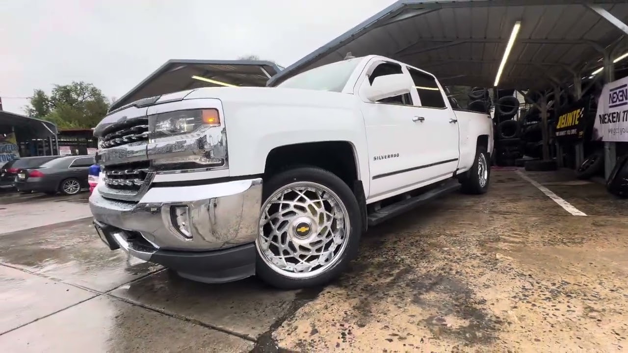 SUPER NEW AZAD REIGHN WHEELS WITH FLOATING CENTER CAPS