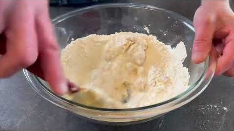 A Professional Chef Makes Chocolate Chip Cookies