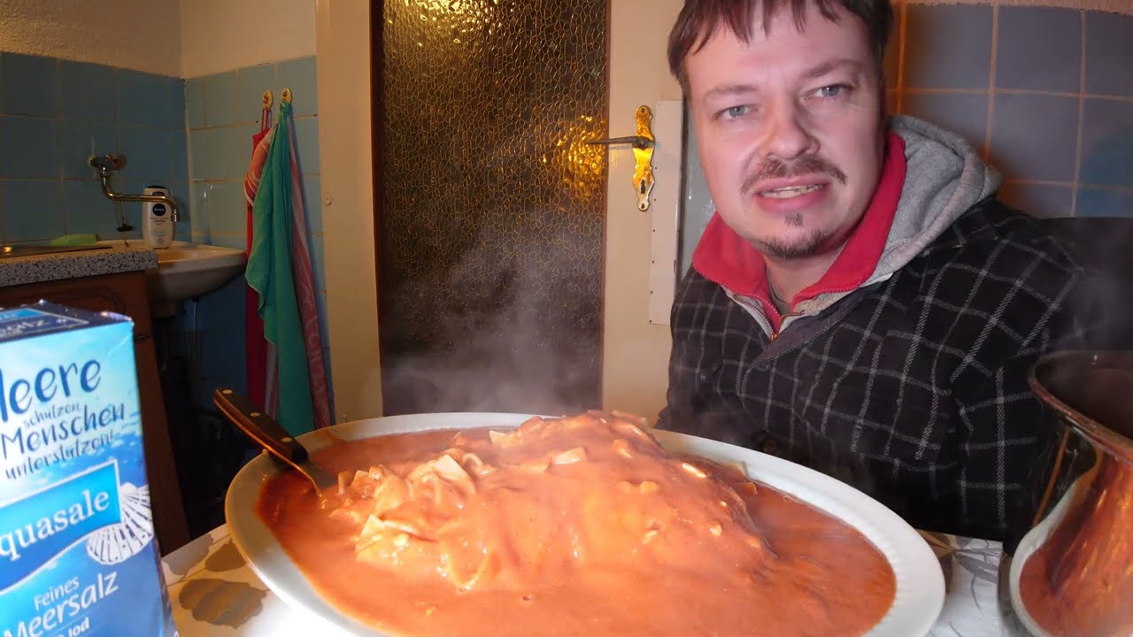 Nudeln mit Lachs und eigener Tomatensoße 🍅 - YouTube Nudeln mit Lachs und eigener Tomatensoße 🍅 - YouTube