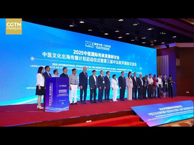 Le Dr Tâm Nhan honoré à Beijing pour son engagement en médecine traditionnelle chinoise lors du Symposium international sur l'héritage et le développement de la MTC 2025