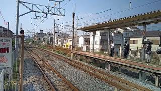 JR西日本奈良線221系NC605編成(221-28)快速京都行き黄檗駅に通過。