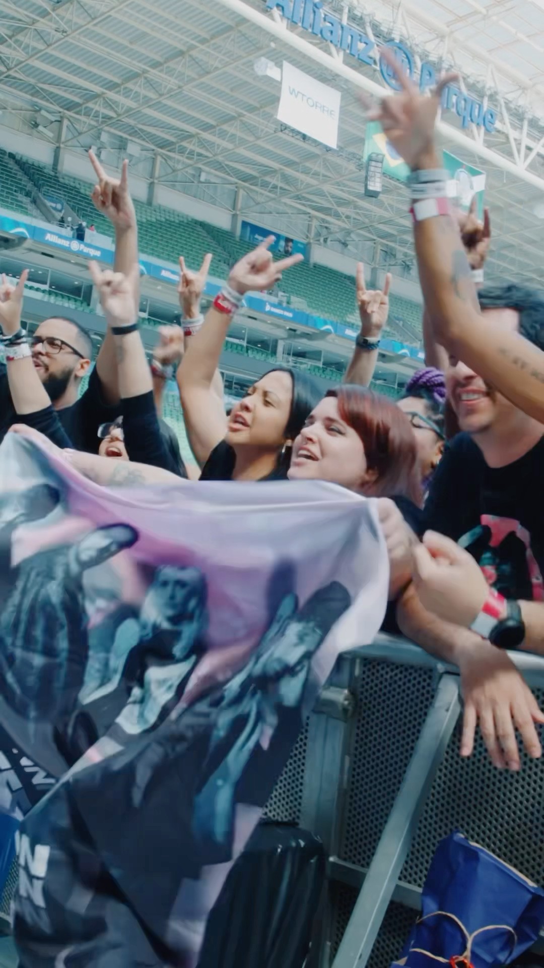 From Zero World Tour LIVE in São Paulo. Tune in today at 3:30pm PST / 8:30pm BRT.