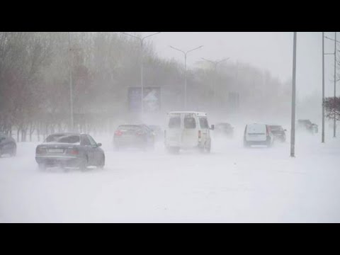 Массовые ДТП на трассах и нулевая видимость. Снежный буран бушует в Казахстане